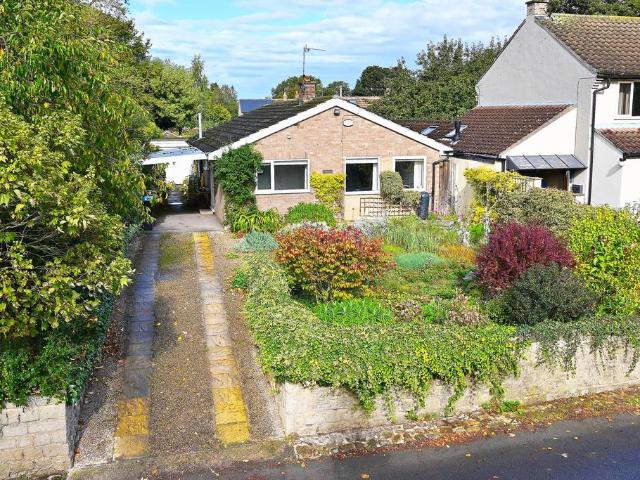 2 bedroom detached bungalow for sale