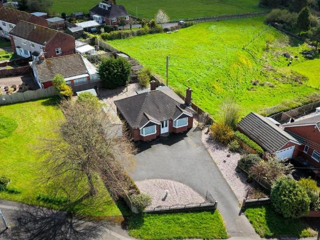 2 bedroom detached bungalow for sale