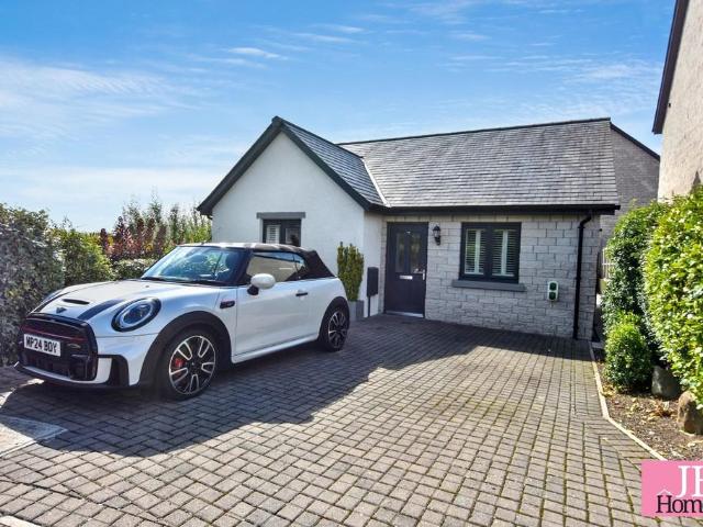 2 bedroom detached bungalow for sale