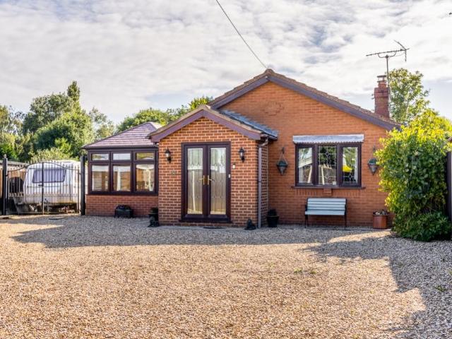 2 bedroom detached bungalow for sale