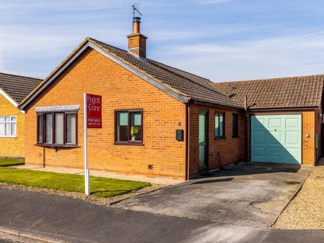 2 bedroom detached bungalow for sale