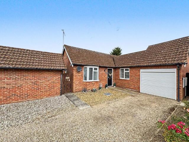 2 bedroom detached bungalow for sale