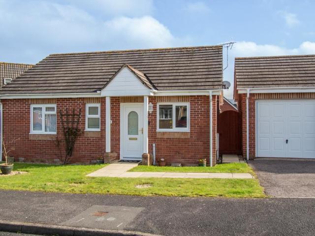 2 bedroom detached bungalow for sale