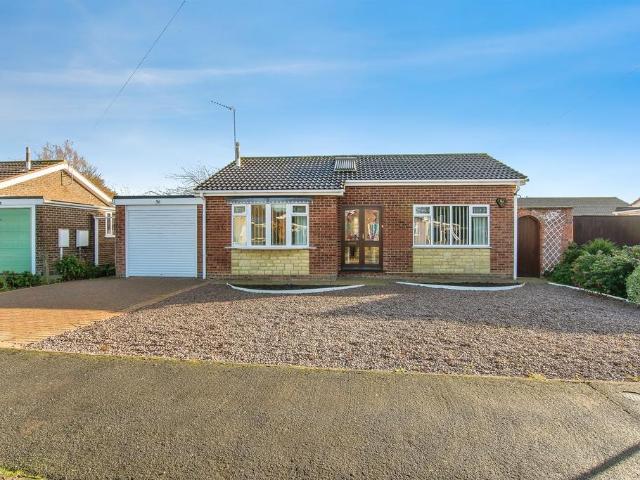 2 bedroom detached bungalow for sale