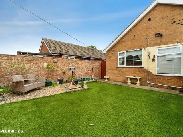 2 bedroom detached bungalow for sale