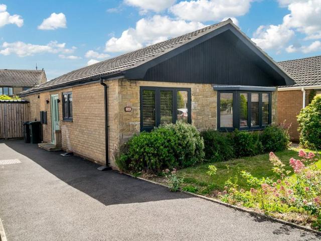 2 bedroom detached bungalow for sale
