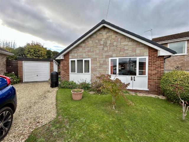 2 bedroom detached bungalow for sale