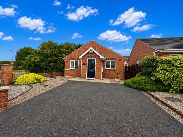 2 bedroom detached bungalow for sale