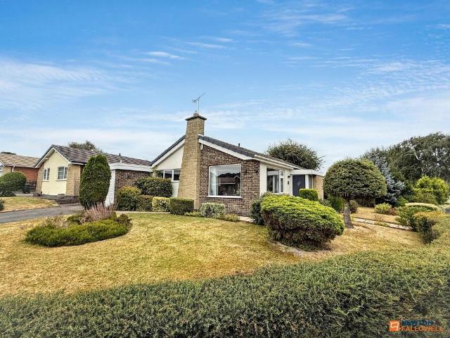 2 bedroom detached bungalow for sale