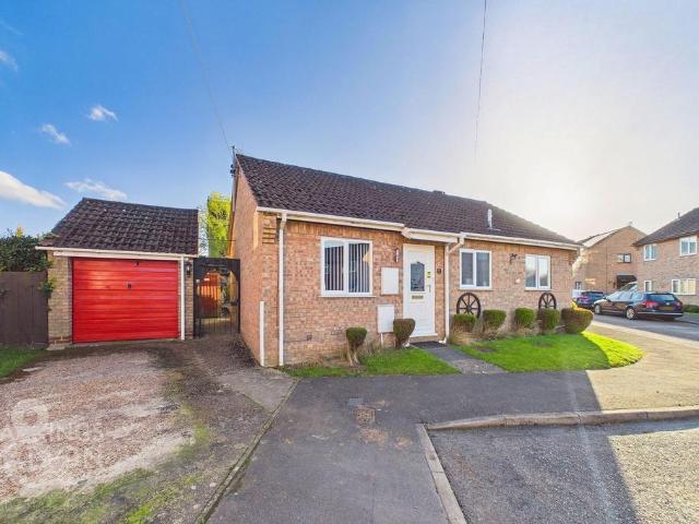 2 bedroom detached bungalow for sale