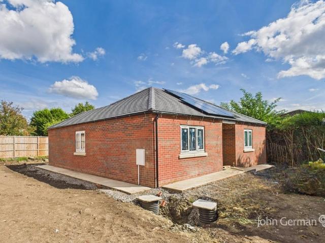 2 bedroom detached bungalow for sale