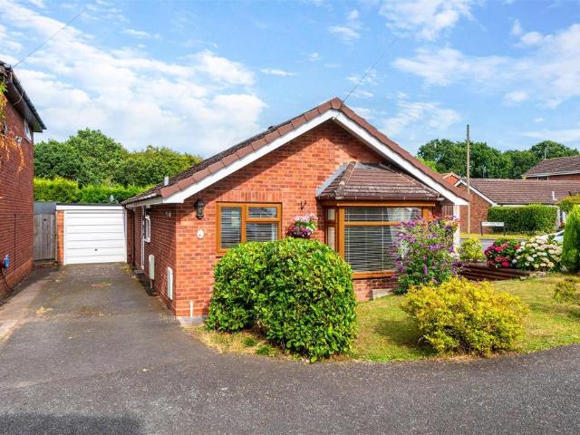 2 bedroom detached bungalow for sale