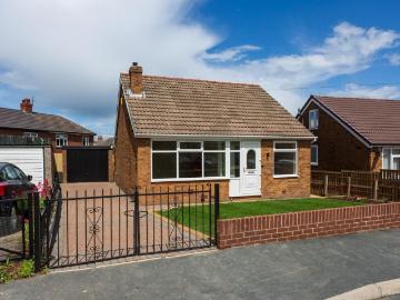 2 bedroom detached bungalow for sale