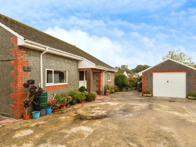 2 bedroom detached bungalow for sale