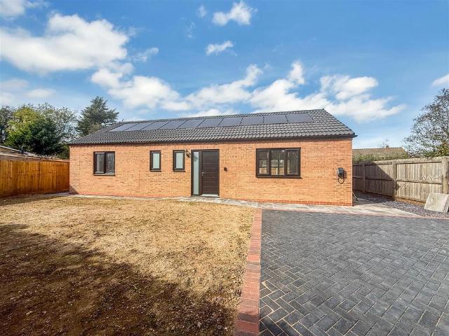 2 bedroom detached bungalow for sale