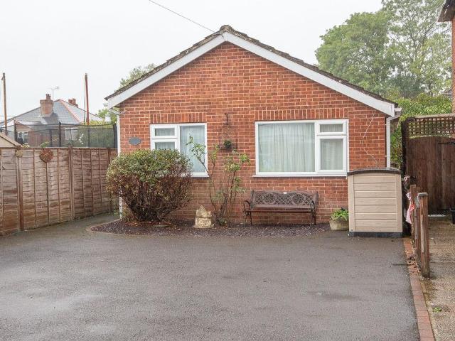 2 bedroom detached bungalow for sale