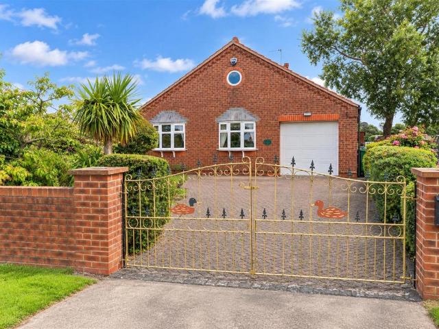 2 bedroom detached bungalow for sale