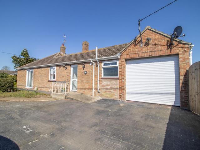 2 bedroom detached bungalow for sale