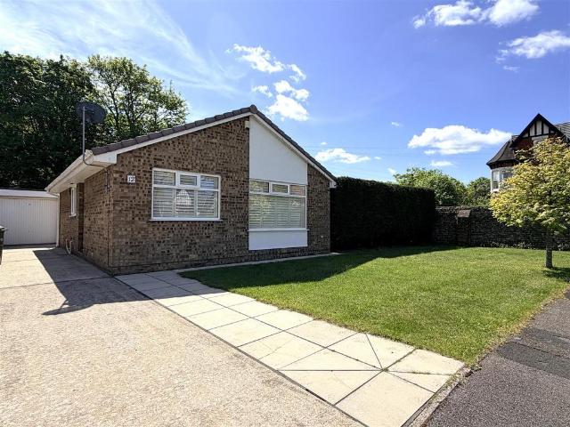 2 bedroom detached bungalow for sale