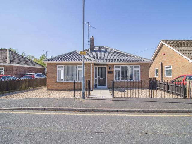 2 bedroom detached bungalow for sale