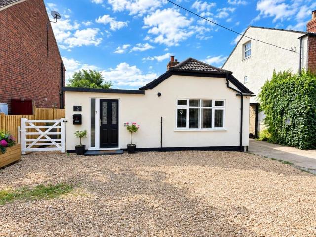 2 bedroom detached bungalow for sale