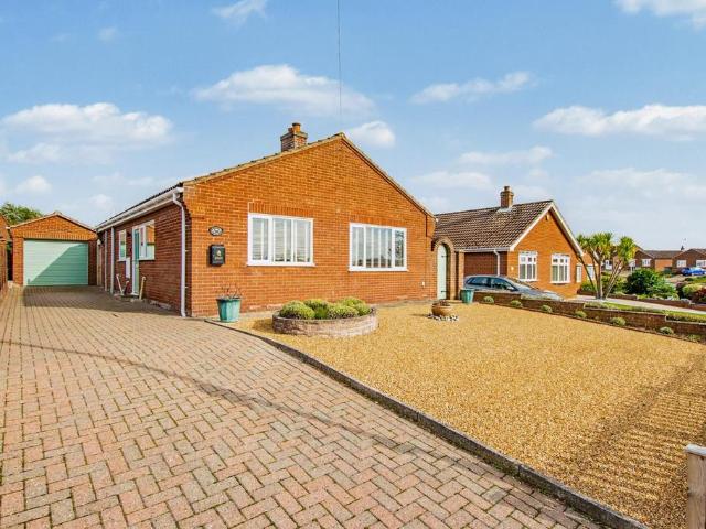 2 bedroom detached bungalow for sale