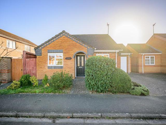 2 bedroom detached bungalow for sale