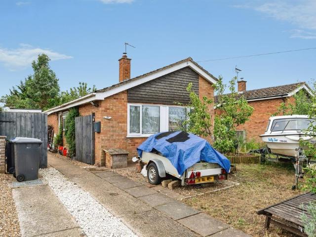 2 bedroom detached bungalow for sale
