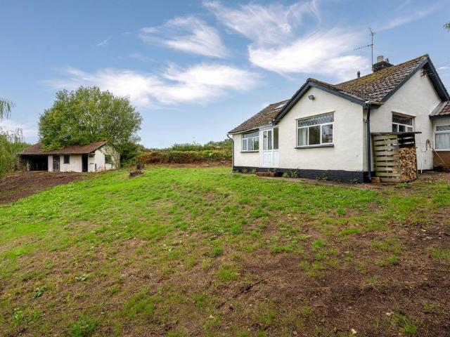2 bedroom detached bungalow for sale