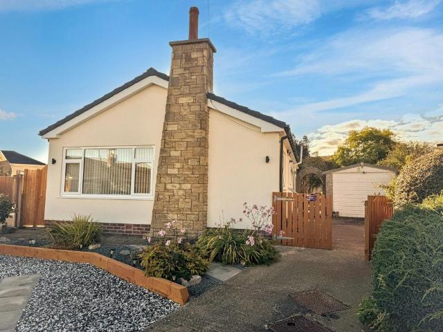 2 bedroom detached bungalow for sale