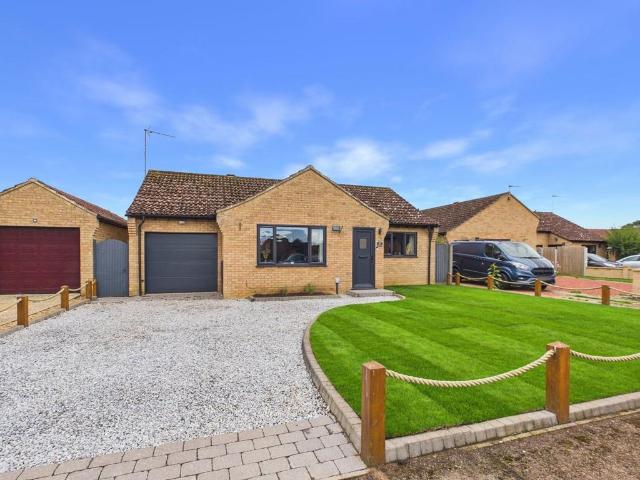 2 bedroom detached bungalow for sale