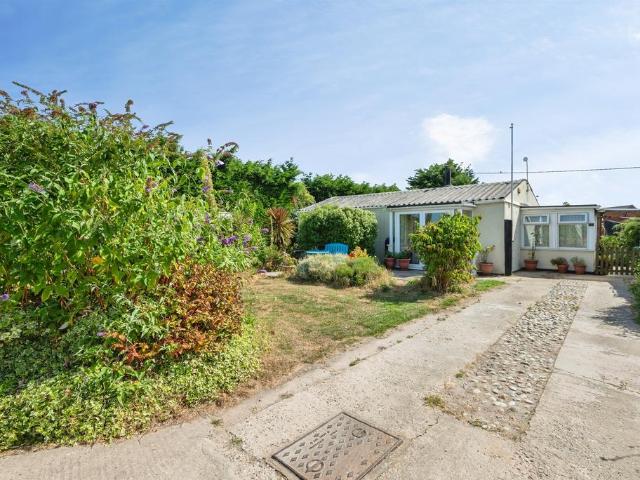 2 bedroom detached bungalow for sale