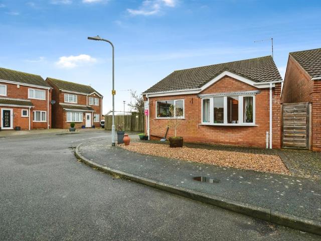 2 bedroom detached bungalow for sale
