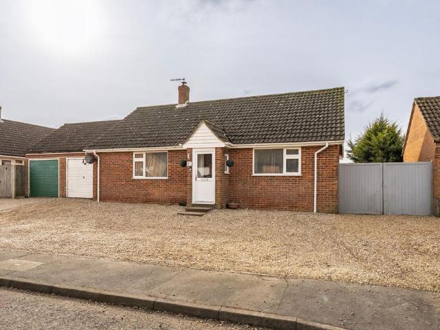 2 bedroom detached bungalow for sale