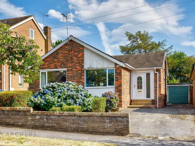 2 bedroom detached bungalow for sale