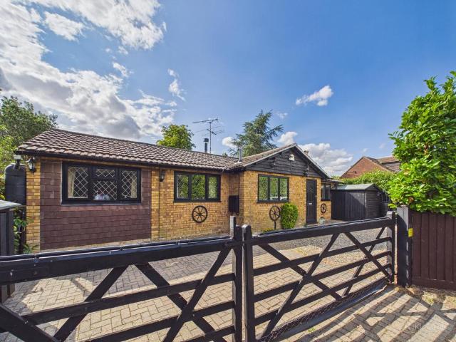 2 bedroom detached bungalow for sale