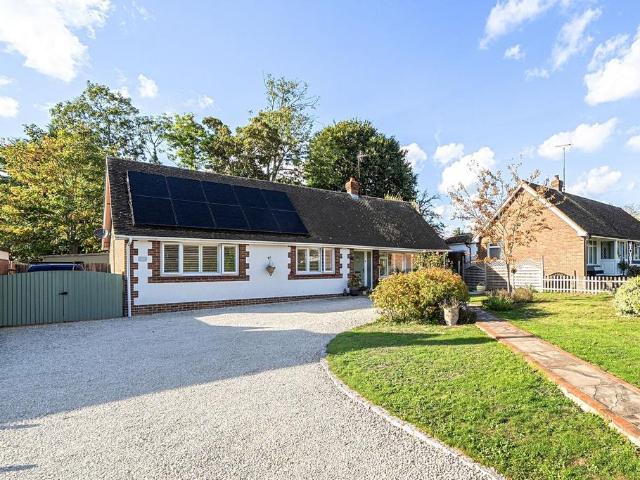 2 bedroom detached bungalow for sale
