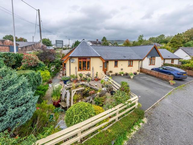 2 bedroom detached bungalow for sale