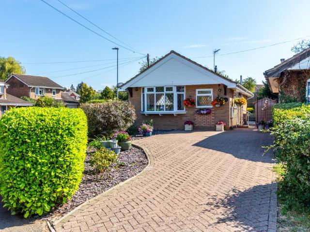 2 bedroom detached bungalow for sale