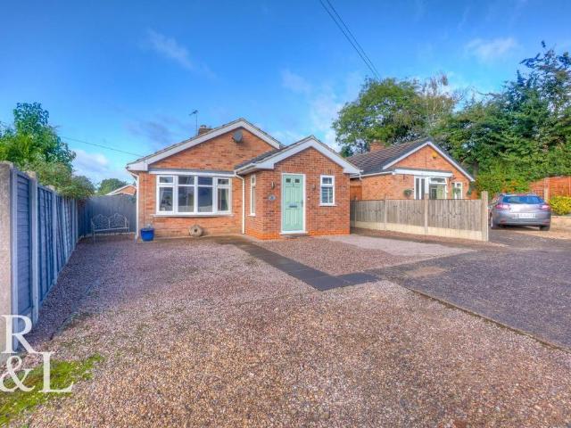 2 bedroom detached bungalow for sale