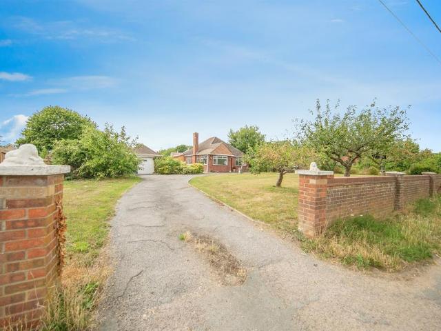 2 bedroom detached bungalow for sale