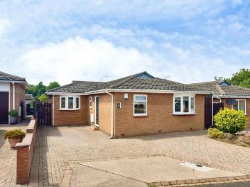 2 bedroom detached bungalow for sale