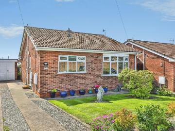 2 bedroom detached bungalow for sale