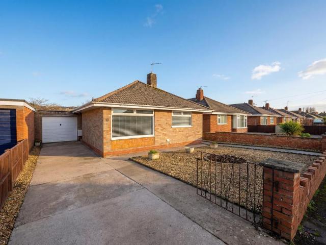 2 bedroom detached bungalow for sale