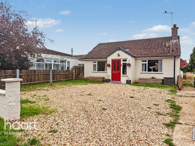 2 bedroom detached bungalow for sale