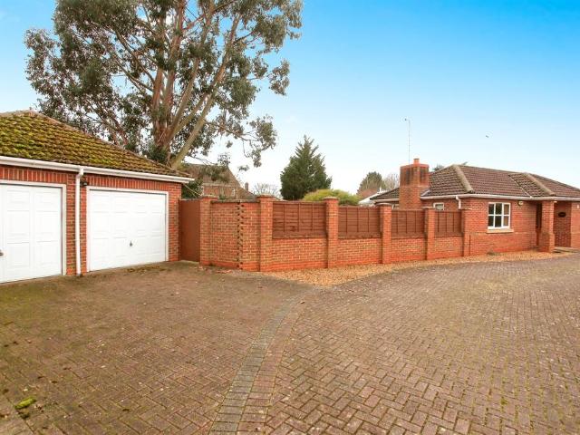 2 bedroom detached bungalow for sale