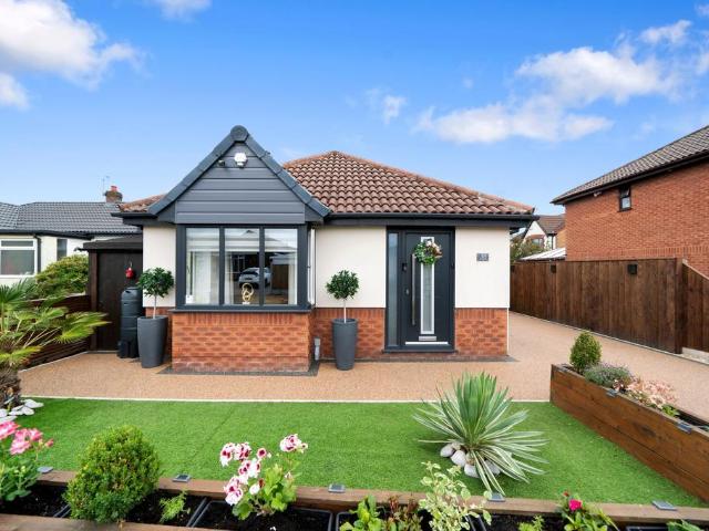 2 bedroom detached bungalow for sale