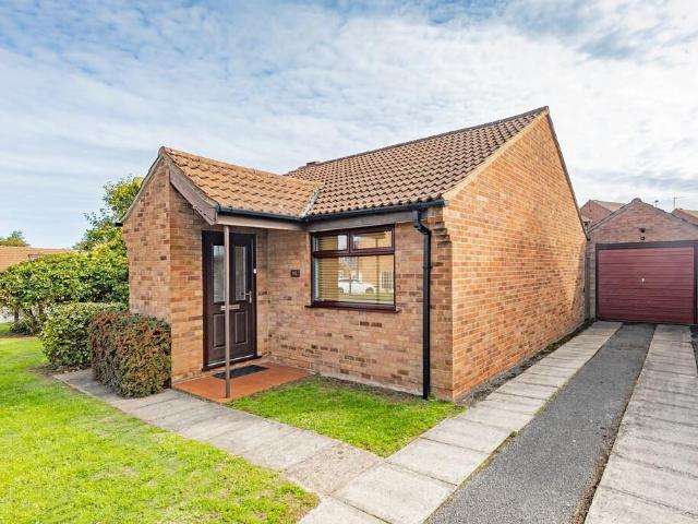 2 bedroom detached bungalow for sale