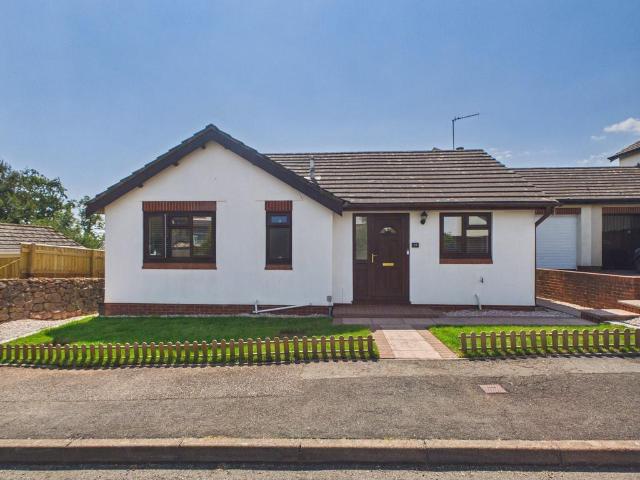 2 bedroom detached bungalow for sale