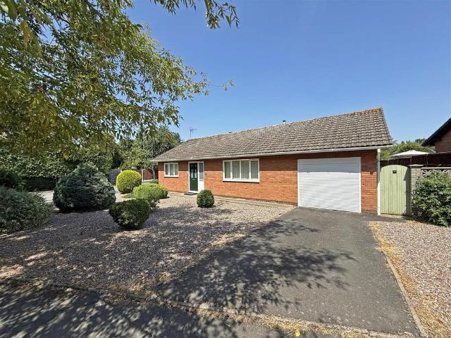 2 bedroom detached bungalow for sale